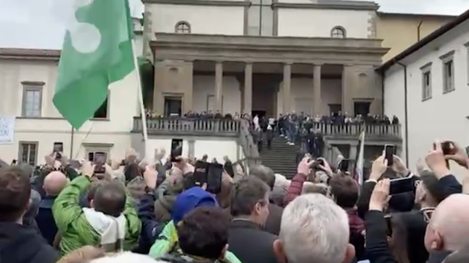 Anche dal Novarese al funerale di Bossi a Pontida